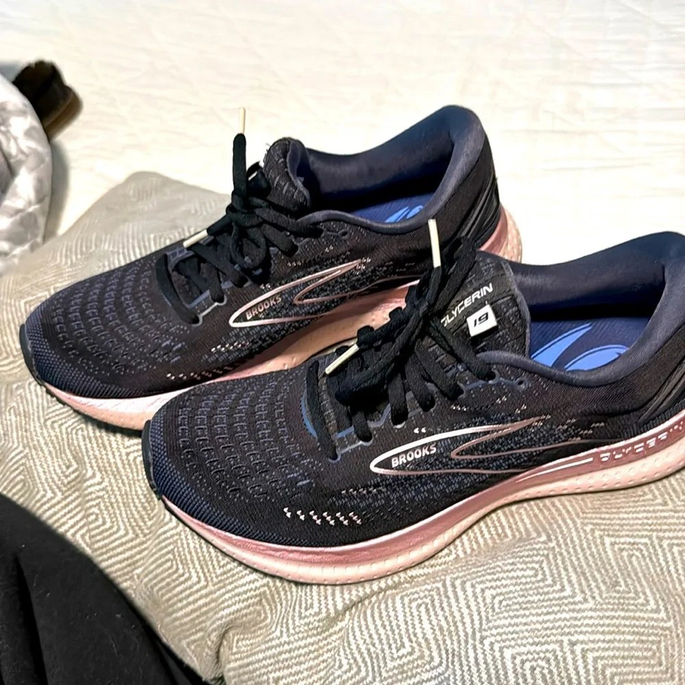 Brooks - Picture 1 of 4